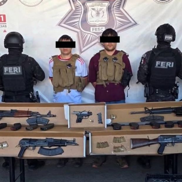 Detienen a Dos Personas con Armamento y un Vehículo Robado en Tecate, BC
